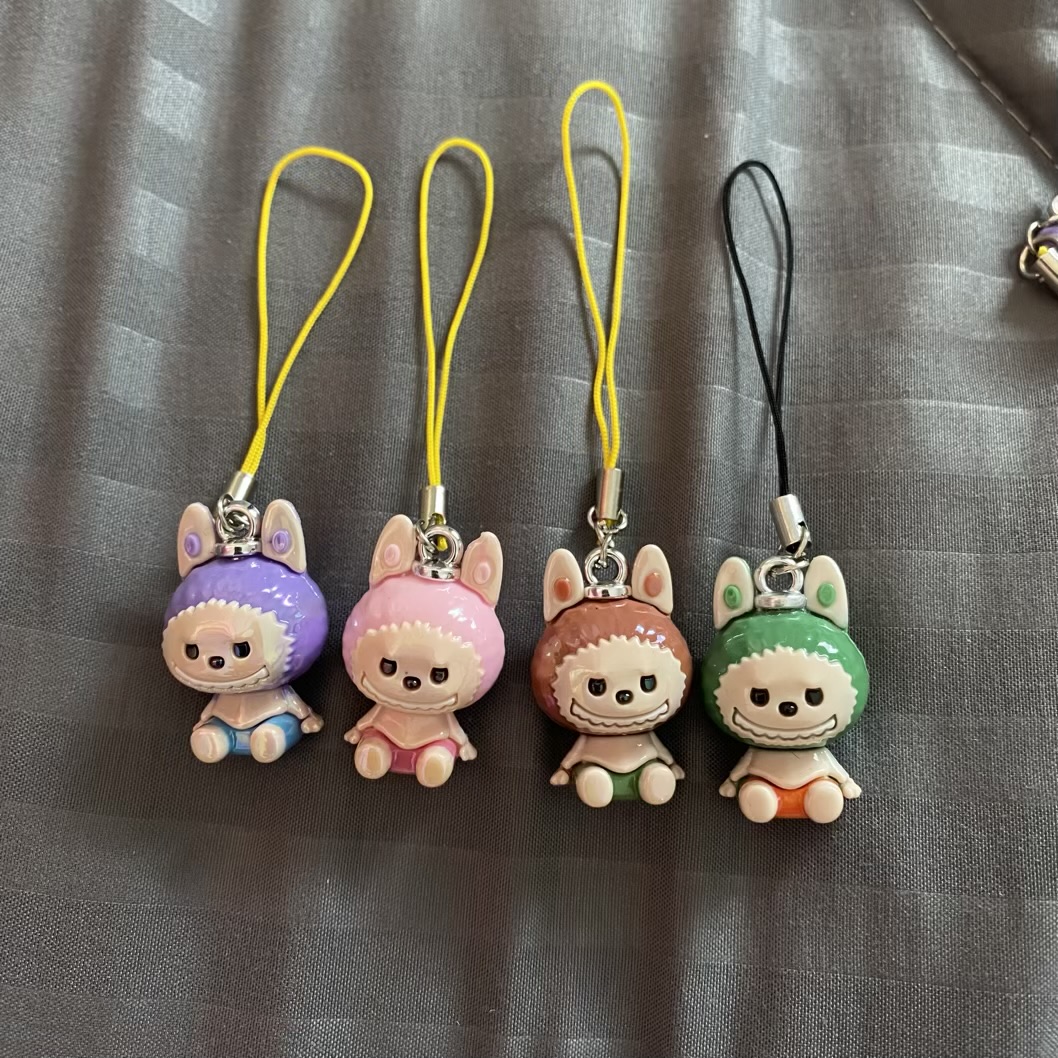 آویز گوشی لبوبو