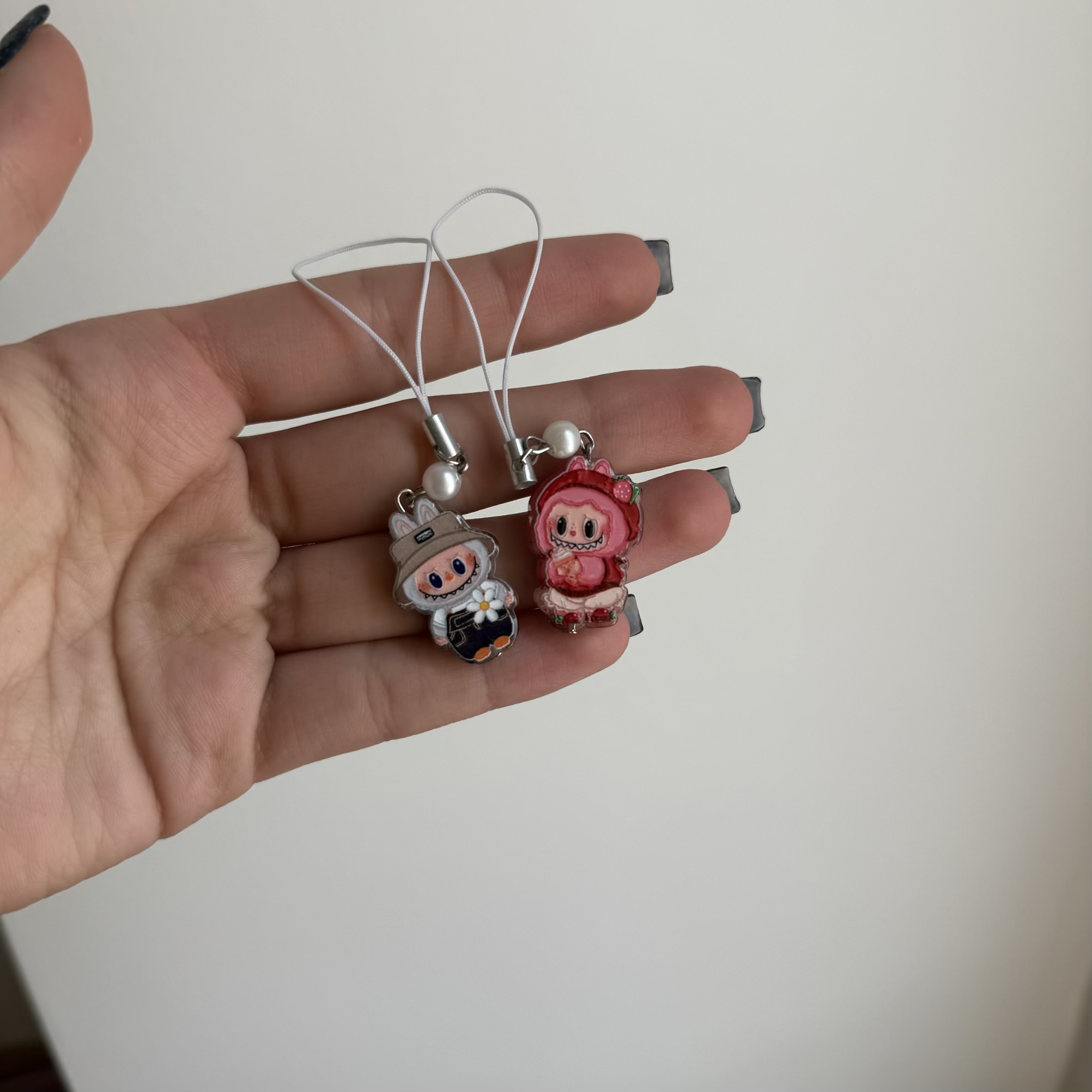 آویز گوشی لبوبو