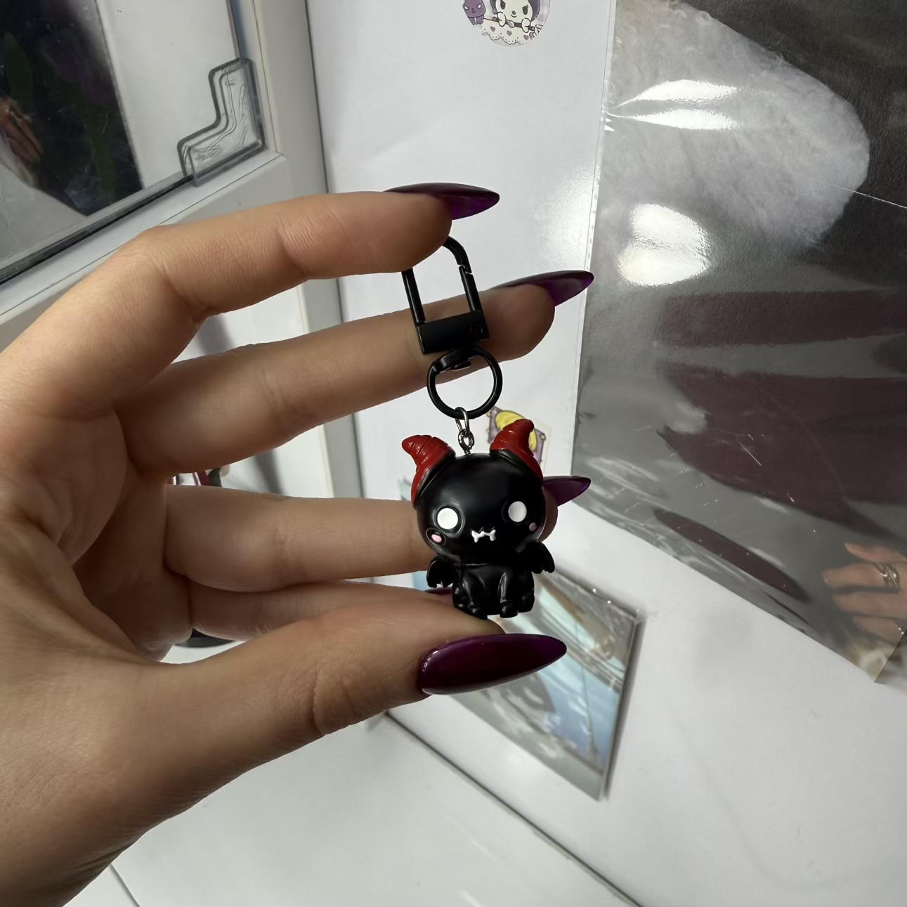 آویز مشکی